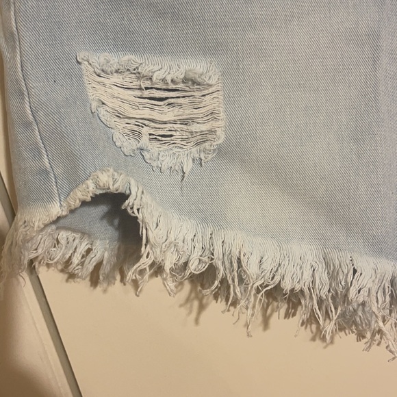 Distressed Shorts With Fringe Hem - Picture 5 of 6